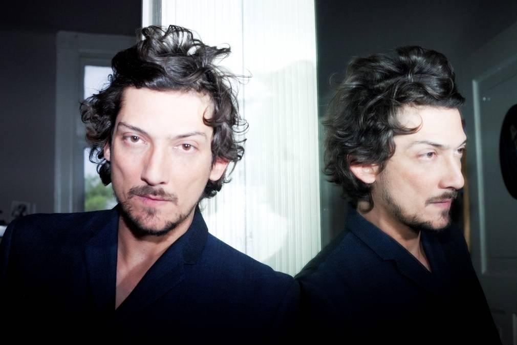 León Larregui